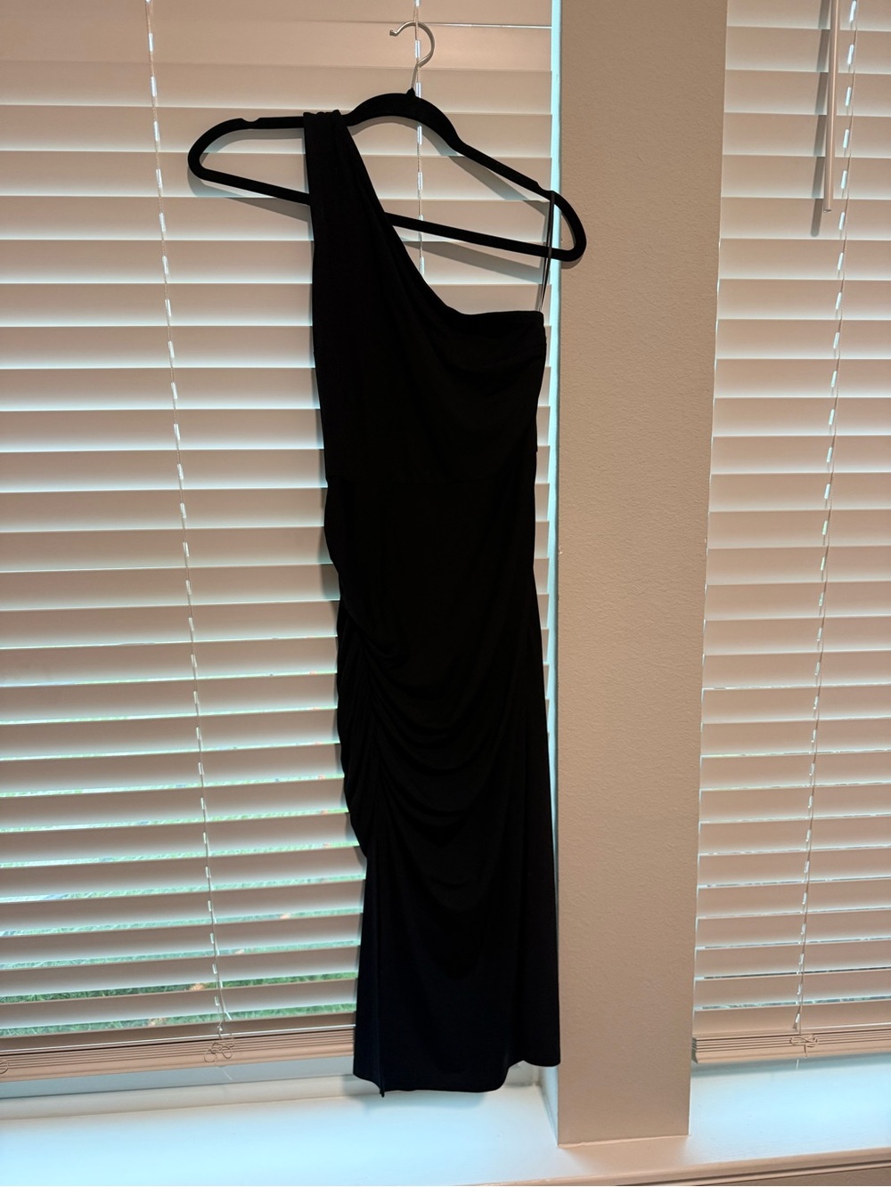 Asymmetric One-Shoulder Black Cocktail Dress